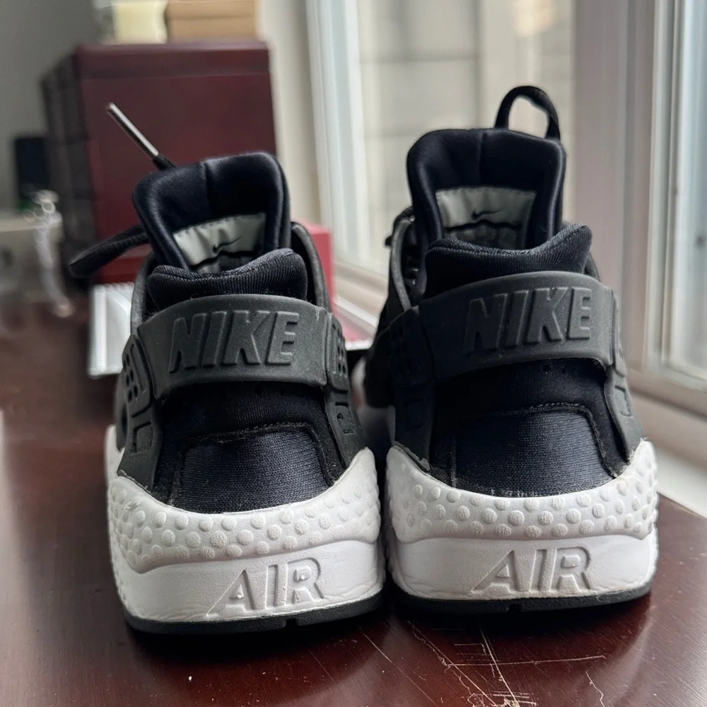 Women’s Nike Air Huaraches - Picture 8 of 8